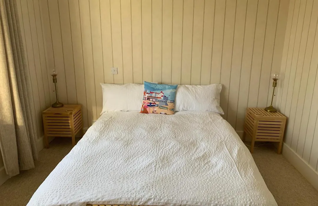 Picaroons - Friendly Bed & Breakfast Quiet With Ample Off-Street Parking-1